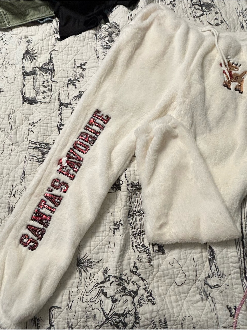 No Boundaries fluffy Ivory Lounge Sweatpants-Christmas edition